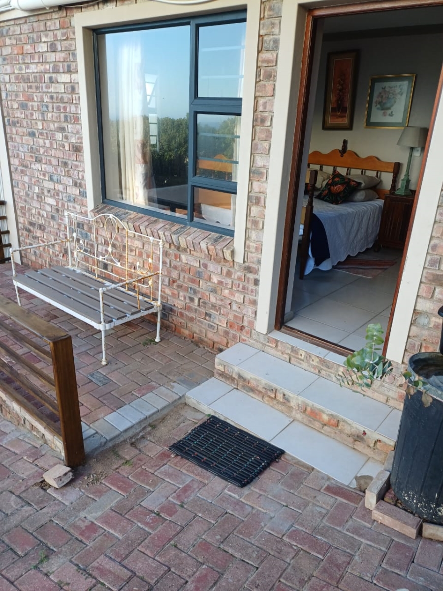 To Let 1 Bedroom Property for Rent in Outeniqua Strand Western Cape